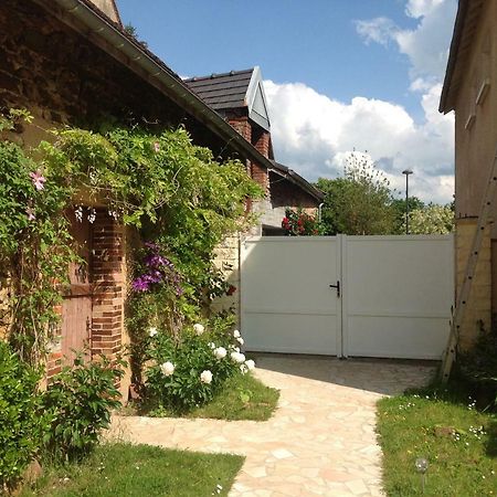 Hotel La Bicoque En Puisaye Saint-Amand-en-Puisaye Exteriér fotografie