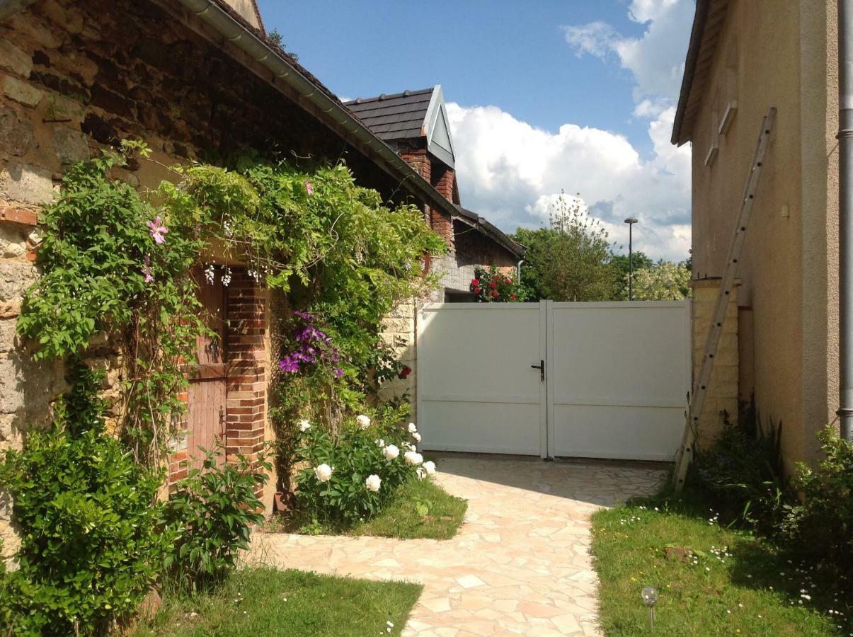 Hotel La Bicoque En Puisaye Saint-Amand-en-Puisaye Exteriér fotografie